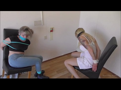 ❤️ Tràilleach / ceangailte agus gagged / nighean ann an àmhghar ❤️  Porno  aig porn gd.mrvideospornogratis.ru ❌❤